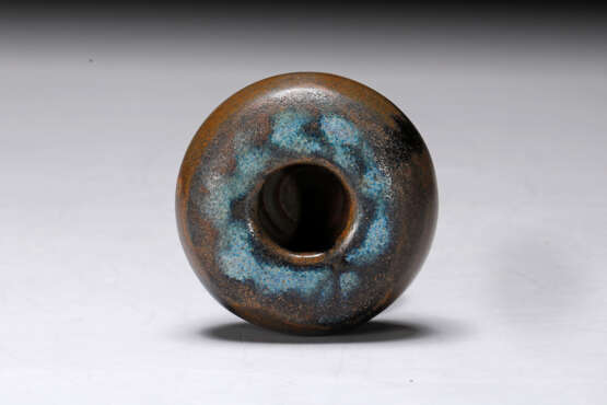 A LUSHAN GLAZE WATER POT OF TANG DYNASTY (618-907) - photo 6