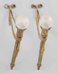 Paar übergroße Wandlampen im Louis XVI-Stil