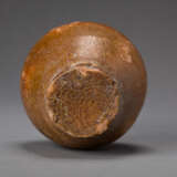 A LONG-NECKED BOTTLE OF THE EASTERN WEI PERIOD (534-550) - Foto 2