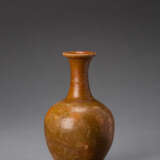 A LONG-NECKED BOTTLE OF THE EASTERN WEI PERIOD (534-550) - Foto 3