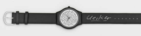 Armbanduhr mit Design von Günther Uecker - Foto 1
