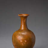 A LONG-NECKED BOTTLE OF THE EASTERN WEI PERIOD (534-550) - photo 4