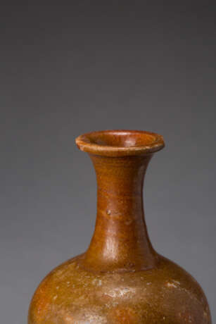 A LONG-NECKED BOTTLE OF THE EASTERN WEI PERIOD (534-550) - Foto 5
