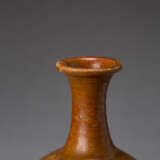 A LONG-NECKED BOTTLE OF THE EASTERN WEI PERIOD (534-550) - Foto 5
