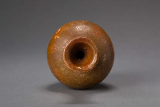 A LONG-NECKED BOTTLE OF THE EASTERN WEI PERIOD (534-550) - Foto 6