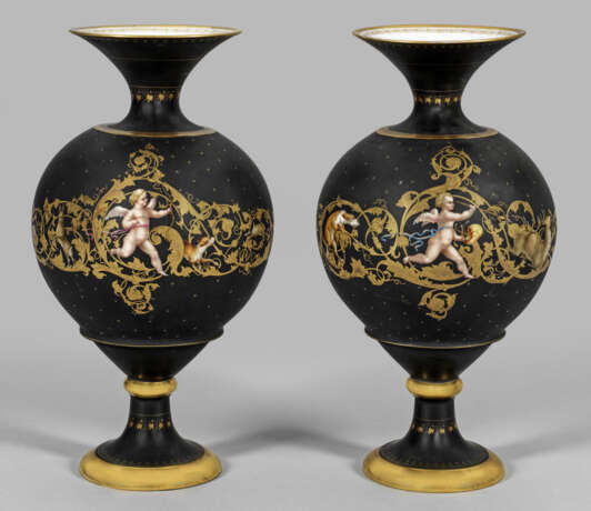 Prächtiges Vasenpaar mit jagdlichen Szenen - Foto 1