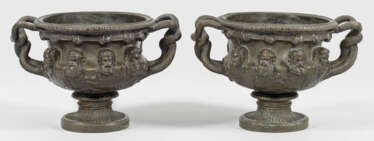 Paar Bronze-Warwickvasen