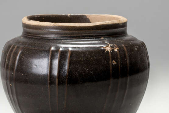 A YAOZHOU KILN JAR OF JIN DYNASTY (907-1125) - фото 4