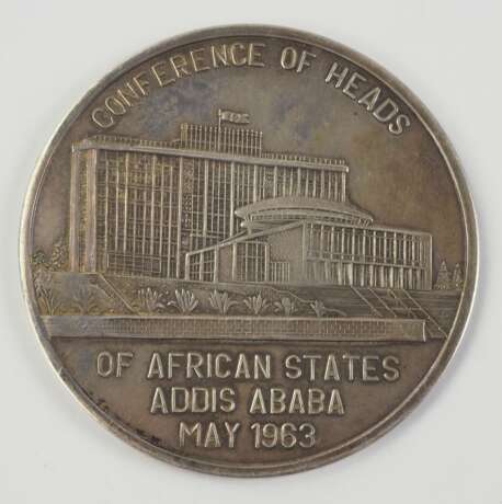 Äthiopien: Medaille auf die Conference der Staatsoberhäupter der afrikanischen Staaten in Addis Abeba 1963. - photo 2