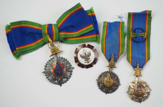 Thailand: Der sehr vornehme Orden der Krone von Thailand, 4. Modell (seit 1941), 3 Dekorationen. - фото 1