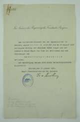 Bayern: Rettungs-Medaillen Urkunde für einen Polizeioberleutnant bei der Landespolizei in Nürnberg.