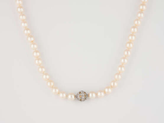 PERL-COLLIER MIT DIAMANTSCHLIESSE - photo 1