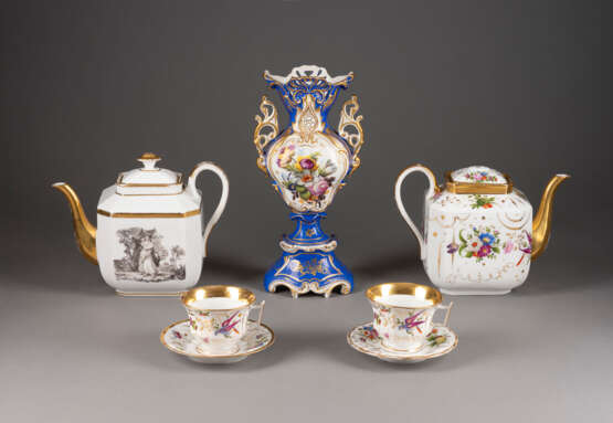 BIEDERMEIER TÊTE-À-TÊTE SERVICE UND VASE - photo 1