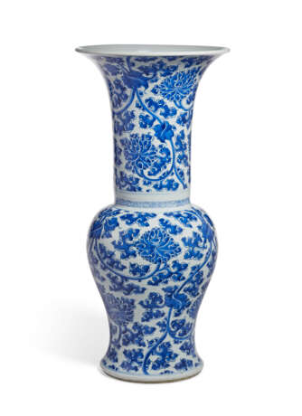 A BLUE AND WHITE `PHOENIX TAIL’ VASE - photo 2