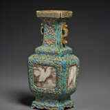 A VERY RARE SMALL GILT-DECORATED MOTTLED TURQUOISE-GROUND VASE - фото 1