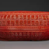 A VERY RARE LARGE CARVED RED AND BLACK LACQUER PEACH-FORM `SHOU’ BOX AND COVER - photo 3