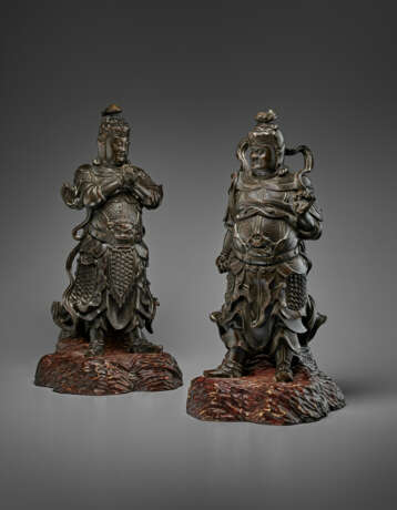 A PAIR OF BRONZE GUARDIAN FIGURES - фото 2