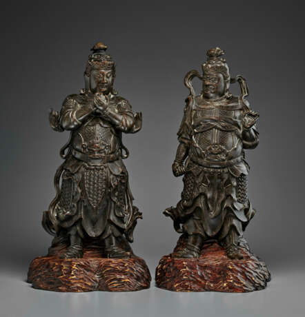 A PAIR OF BRONZE GUARDIAN FIGURES - фото 5