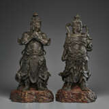 A PAIR OF BRONZE GUARDIAN FIGURES - фото 6