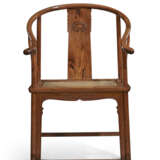 A PAIR OF HUANGHUALI HORSESHOE-BACK ARMCHAIRS - photo 3