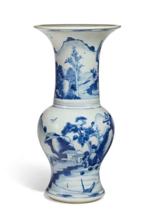 A SMALL BLUE AND WHITE `PHOENIX TAIL` VASE - photo 1