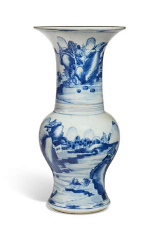 A SMALL BLUE AND WHITE `PHOENIX TAIL` VASE - photo 2