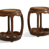 A VERY RARE PAIR OF HUANGHUALI DRUM STOOLS - фото 4