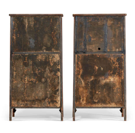 A PAIR OF HUANGHUALI SLOPING STYLE CABINETS - Foto 3