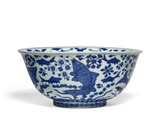 A VERY RARE LARGE BLUE AND WHITE &#39;FISH’ BOWL