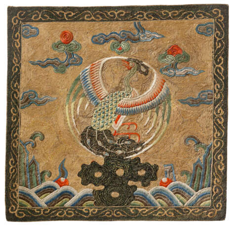 A RARE AND FINELY EMBROIDERED GOLD-GROUND RANK BADGE OF A PEACOCK, BUZI - photo 1