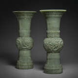 A RARE AND SUPERB PAIR OF FINELY CARVED GREEN JADE GU-FORM VASES - photo 4