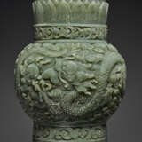 A RARE AND SUPERB PAIR OF FINELY CARVED GREEN JADE GU-FORM VASES - фото 7
