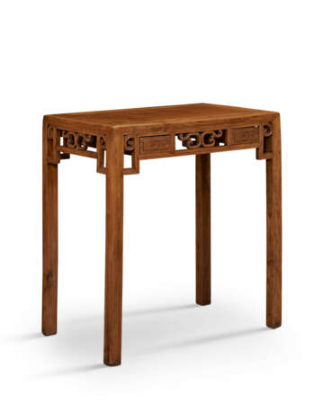 A HUANGHUALI SIDE TABLE - Foto 2