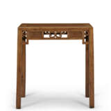 A HUANGHUALI SIDE TABLE - Foto 4