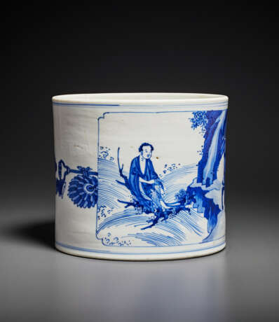 A BLUE AND WHITE BRUSH POT - фото 2