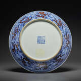 AN IRON-RED-ENAMELED BLUE AND WHITE `DRAGON` DISH - photo 3