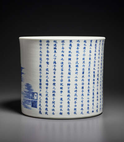 A SUPERB AND FINELY DECORATED BLUE AND WHITE `SECOND ODE ON THE RED CLIFF` BRUSH POT - Foto 4