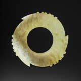 A RARE PALE GREEN AND BEIGISH-BROWN JADE NOTCHED DISC - фото 2