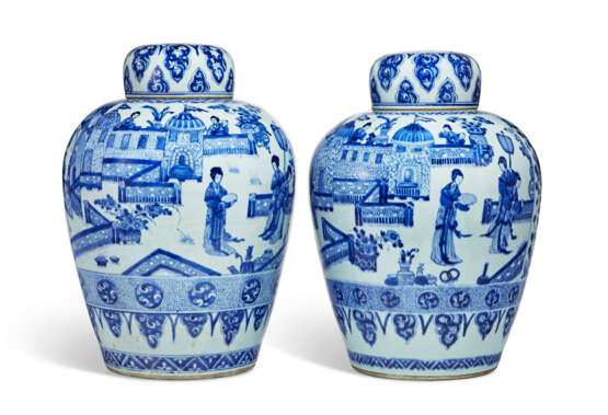A PAIR OF BLUE AND WHITE OVOID JARS AND COVERS - Foto 1