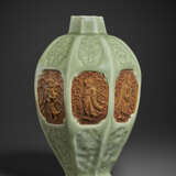 A RARE AND IMPORTANT MOLDED AND BISCUIT-RESERVED LONGQUAN CELADON OCTAGONAL VASE, MEIPING - фото 4