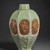A RARE AND IMPORTANT MOLDED AND BISCUIT-RESERVED LONGQUAN CELADON OCTAGONAL VASE, MEIPING - фото 6