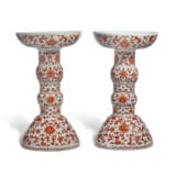 A PAIR OF IRON RED-DECORATED ALTAR PEDESTAL DISHES - фото 1