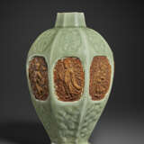 A RARE AND IMPORTANT MOLDED AND BISCUIT-RESERVED LONGQUAN CELADON OCTAGONAL VASE, MEIPING - фото 15