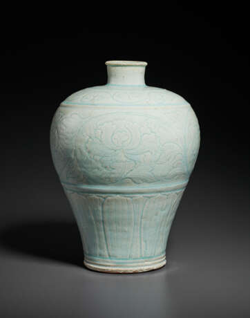A CARVED QINGBAI MEIPING - Foto 2