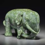 A SUPERB LARGE SPINACH-GREEN JADE FIGURE OF AN ELEPHANT - фото 3