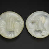 A SMALL WHITE JADE FLATTENED PEBBLE-SHAPED `ELEPHANT’ BOX AND COVER - photo 2
