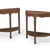 A PAIR OF POLYCHROME BROWN LACQUER DEMI-LUNE TABLES - фото 3