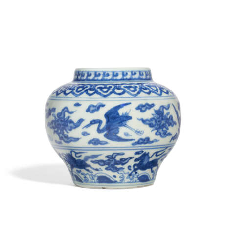 A BLUE AND WHITE JAR - Foto 2