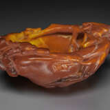 A SMALL CARVED AMBER MAGNOLIA-FORM WATER POT - фото 2