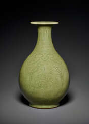 AN UNUSUAL CARVED CELADON-GLAZED CARVED PEAR-SHAPED VASE, YUHUCHUNPING